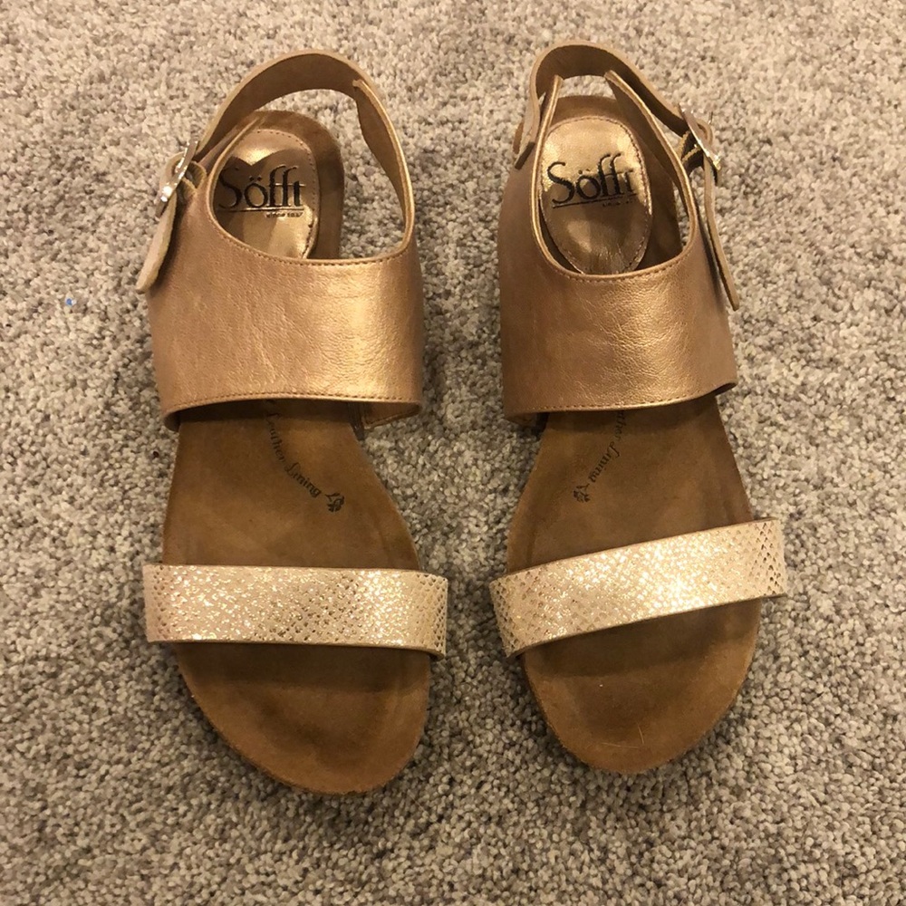 Women’s Leather Söfft Vanita Gold Sandals Size 7.5